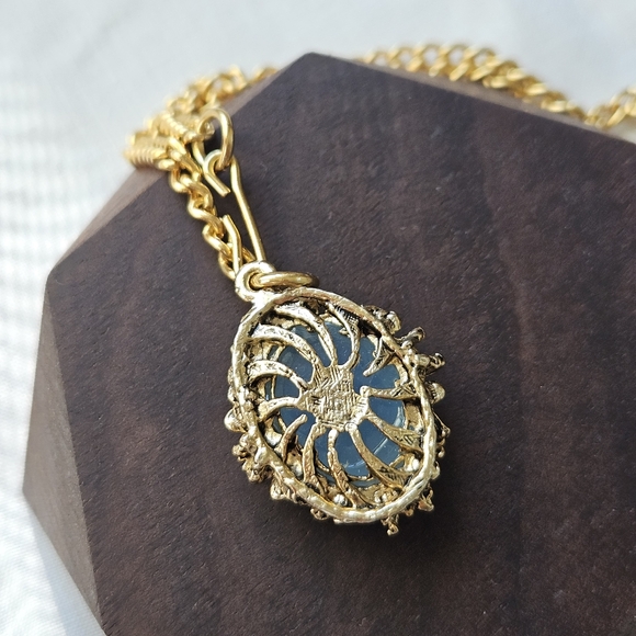 Vintage Blue Pendant Necklace - Picture 4 of 5